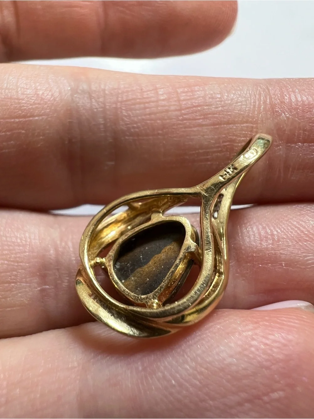 14K yellow gold pendant with genuine diamonds and an opal doublet